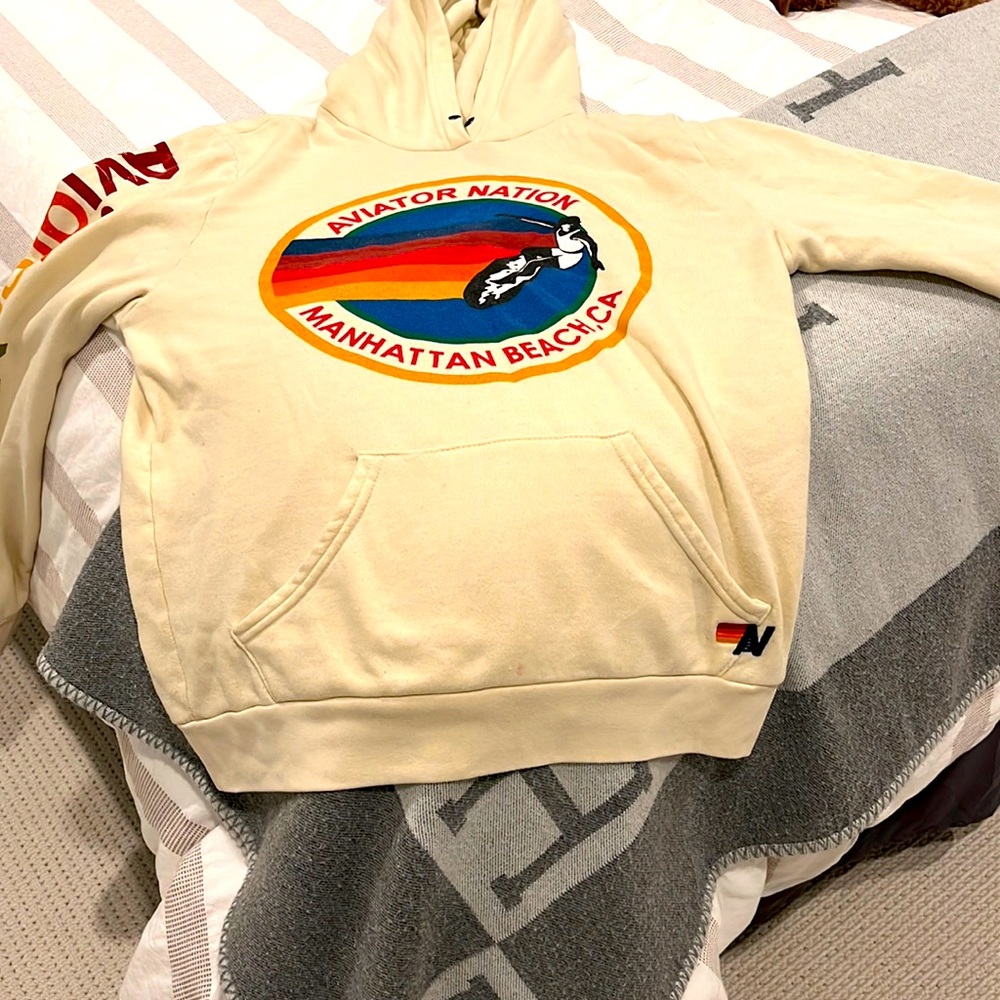 In great condition this hoodie in size L in a creamy/light Aviator Nation